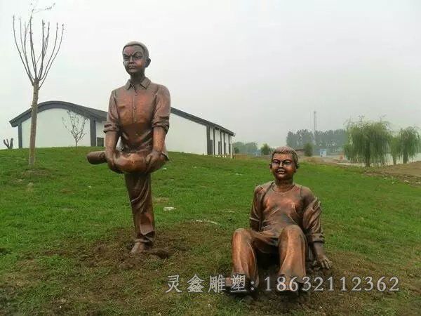 公园玩耍铜雕，玩游戏人物雕塑 (7)