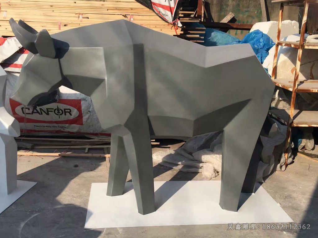 玻璃钢几何牛，公园抽象动物雕塑