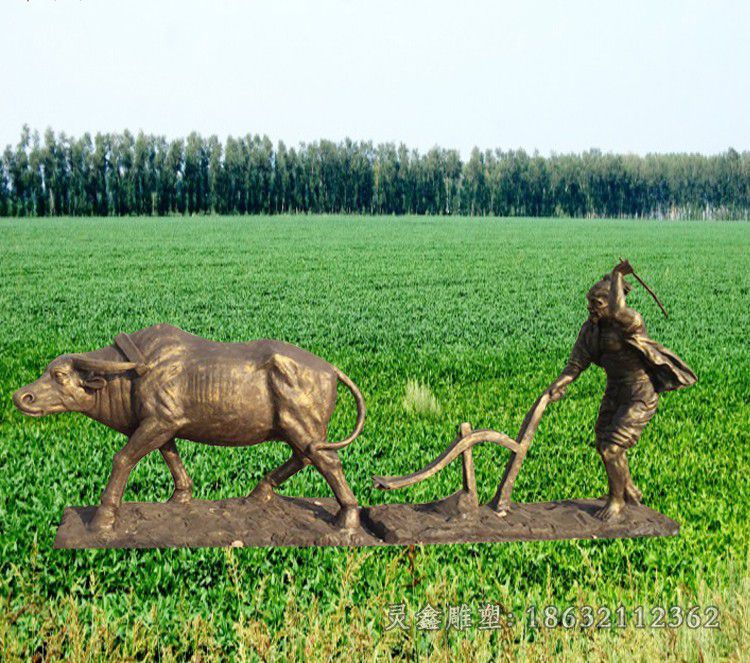 古代人物赶牛耕地雕塑，玻璃钢仿铜景观雕塑