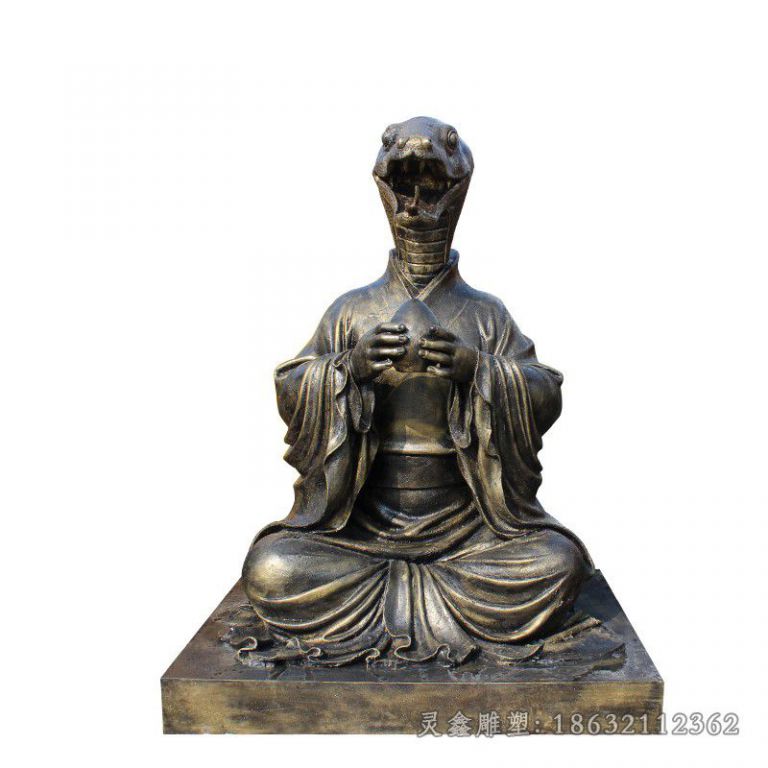 广场人身兽头蛇铜雕