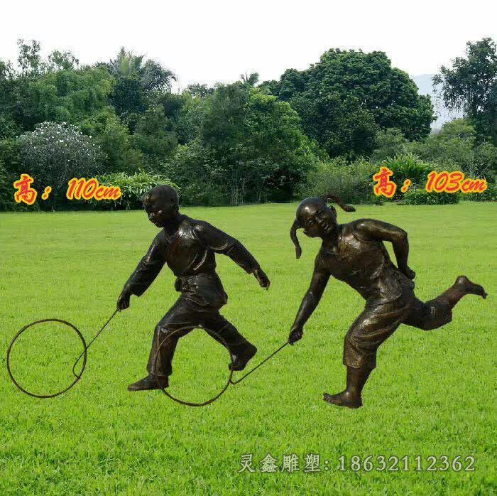 滚铁环儿童雕塑