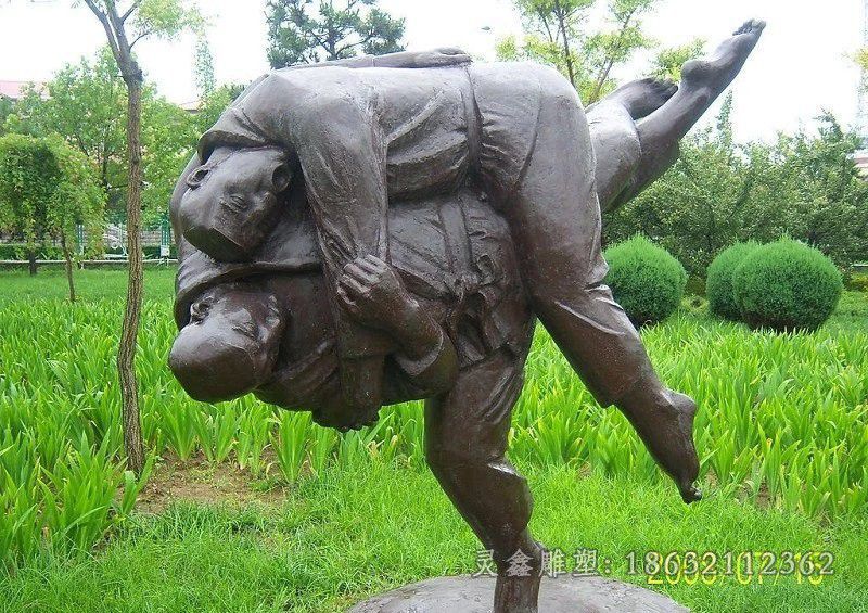 过肩摔铜雕，公园人物铜雕_看图王