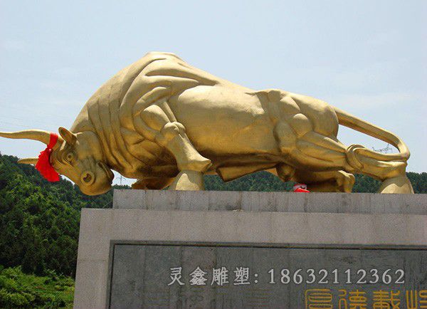 铸造铜牛雕塑，铜开荒牛拓荒牛雕塑