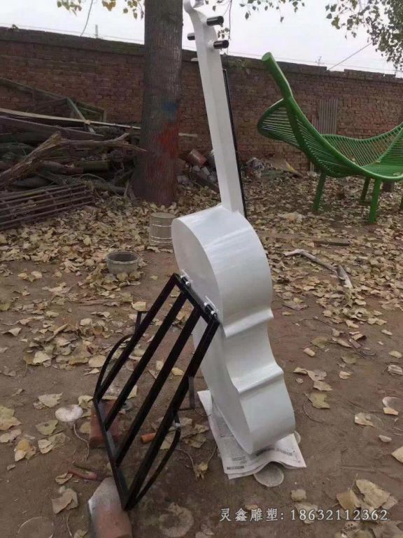 不锈钢大提琴雕塑