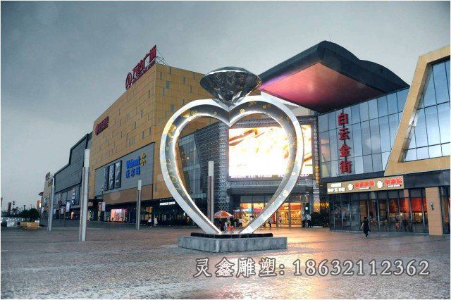 不锈钢爱心钻石雕塑