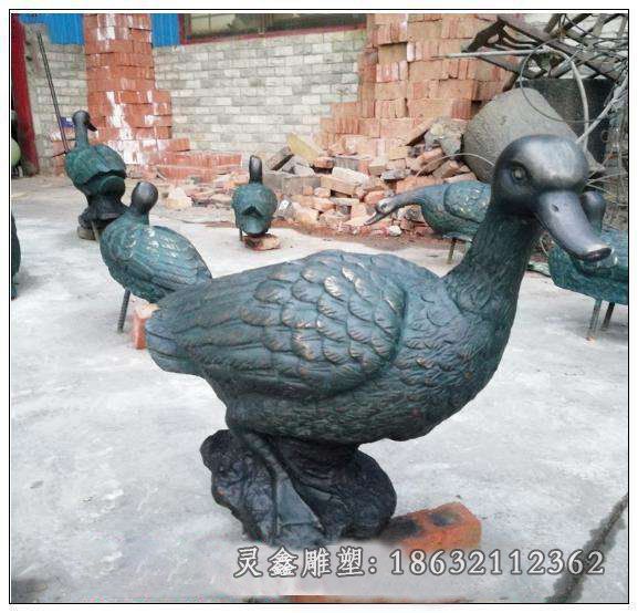 青铜鸭子雕塑