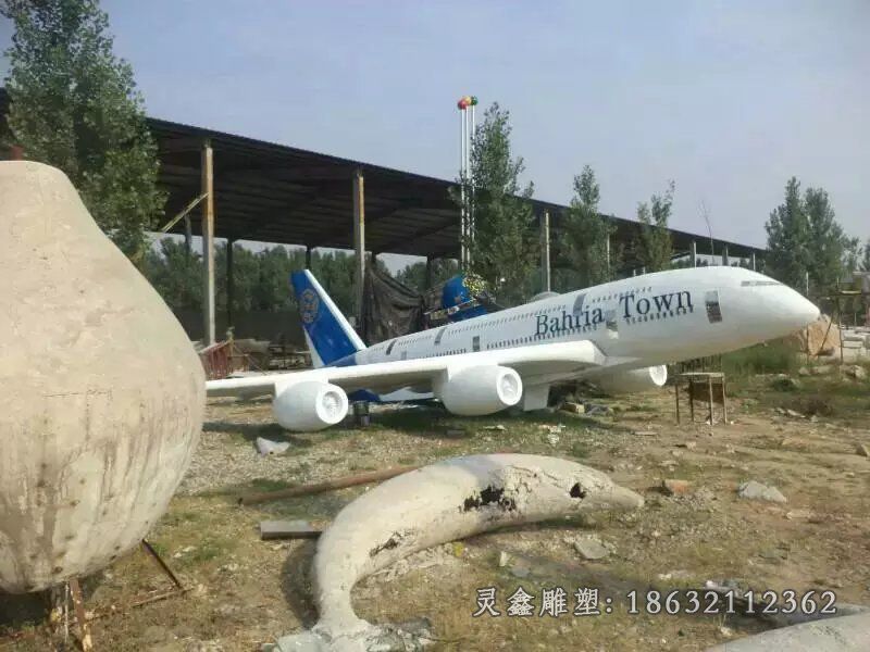 不锈钢飞机彩绘雕塑