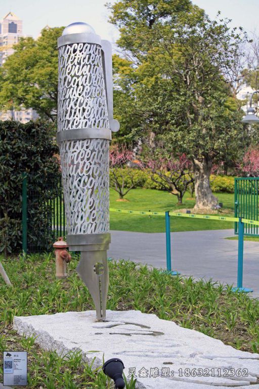 不锈钢钢笔雕塑