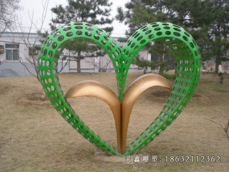 不锈钢抽象爱心发芽雕塑