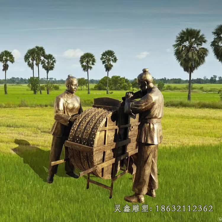 脱粒机人物铜雕