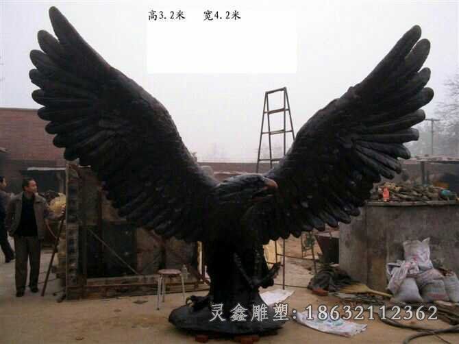 雄鹰展翅铜雕