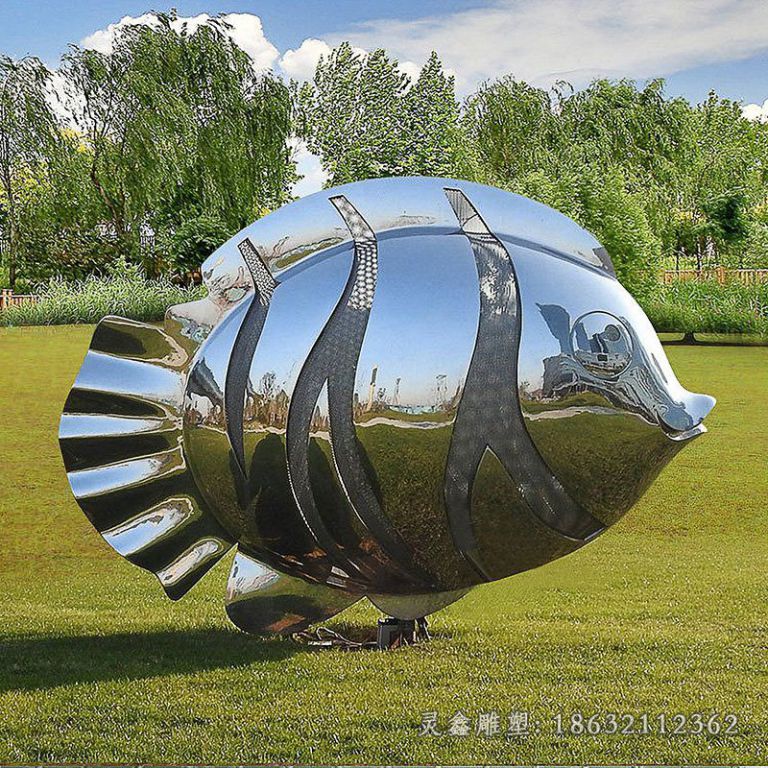 不锈钢镜面深海鱼雕塑