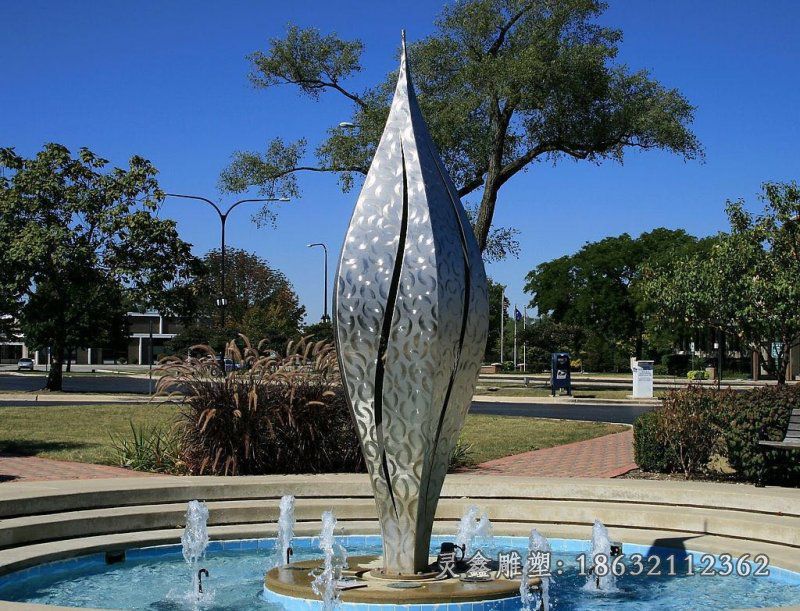 不锈钢菱镜景观雕塑