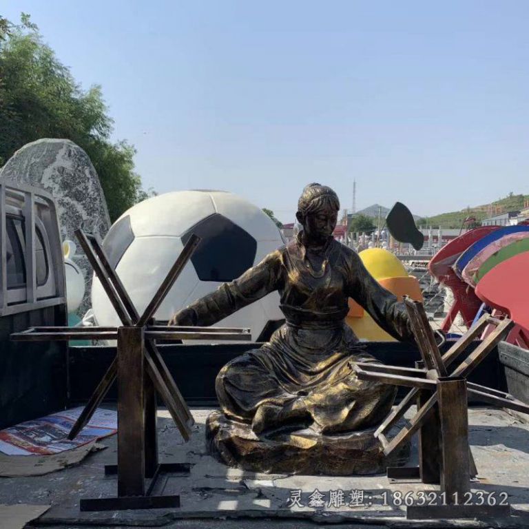 织布的女人铜雕