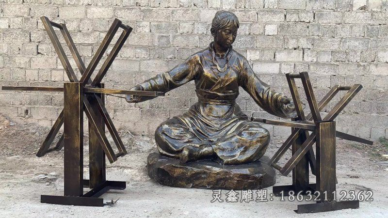 织布的女人铜雕