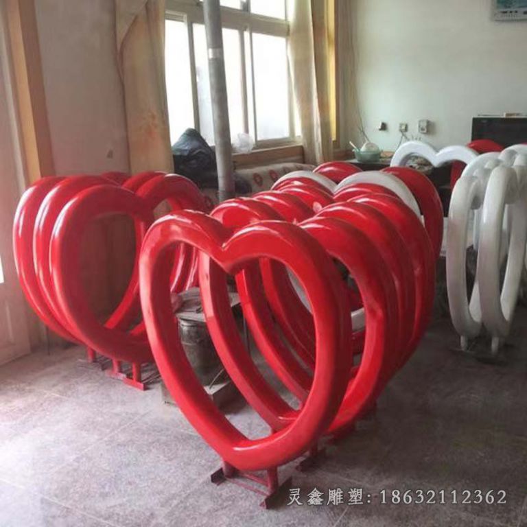 不锈钢爱心广场雕塑