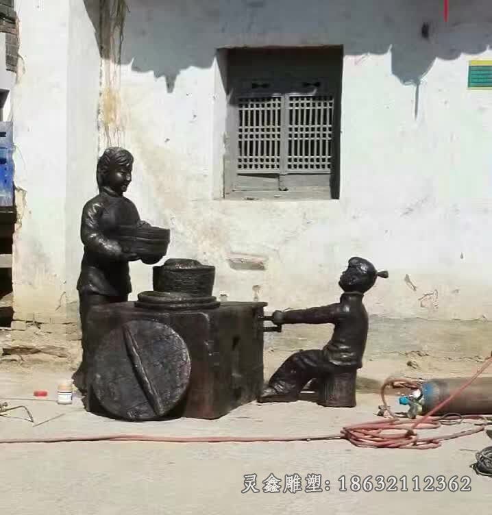 帮妈妈做饭民俗铜雕