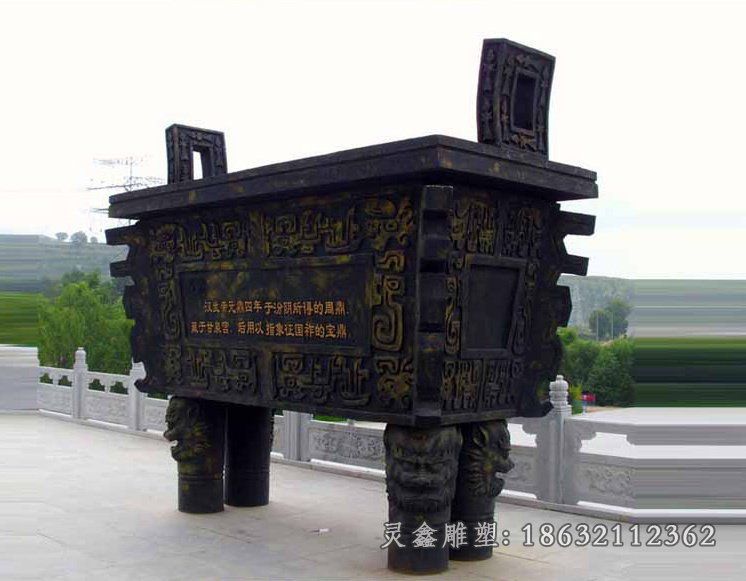 四足铜鼎雕塑