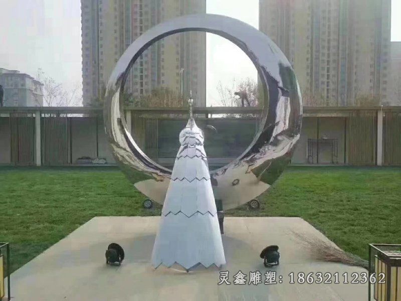不锈钢孔雀圆环雕塑