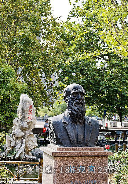 达尔文科学家胸像雕塑