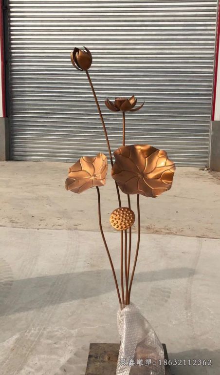 荷花锻铜雕塑