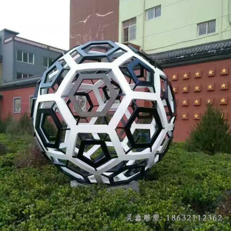 公园镂空足球雕塑
