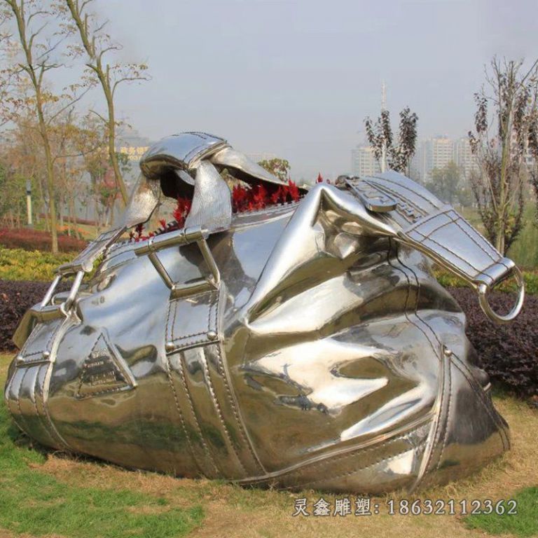 公园不锈钢手提包雕塑