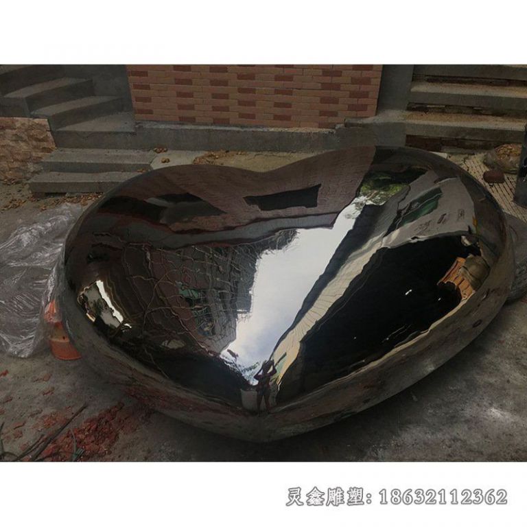 镜面不锈钢爱心雕塑