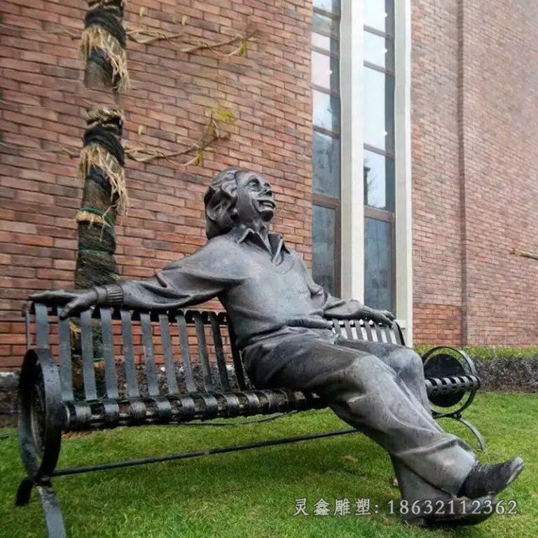 公园爱因斯坦人物铜雕
