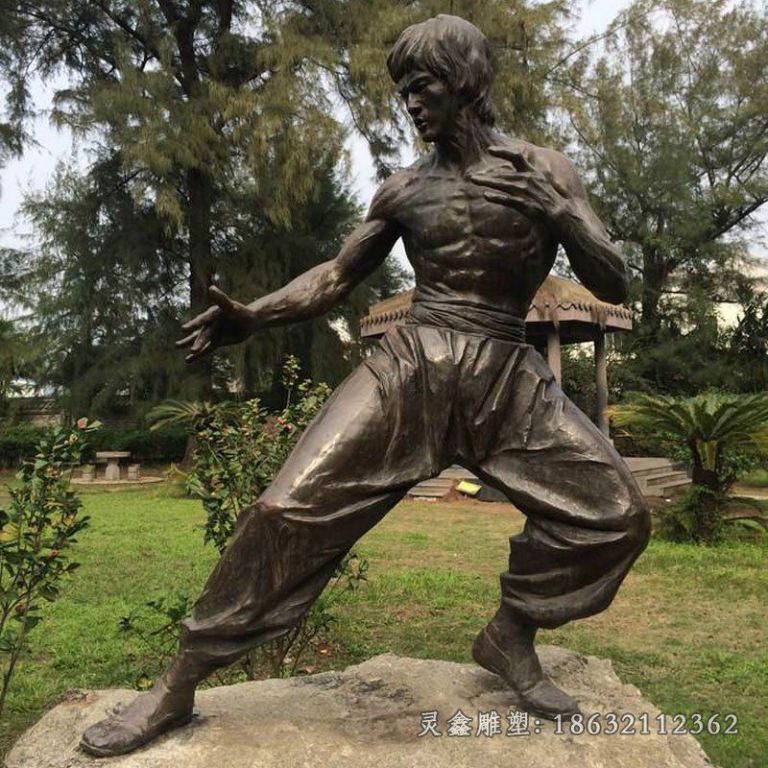 华人武打演员李小龙铜雕