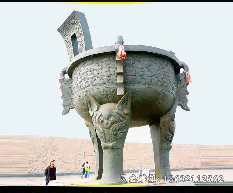 三足铜鼎广场铜雕