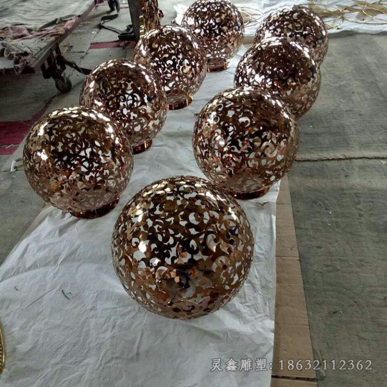 不锈钢镂空球城市雕塑