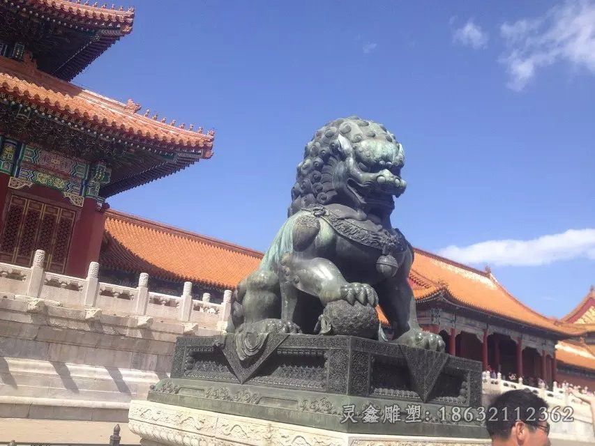 踩球狮子户外动物铜雕