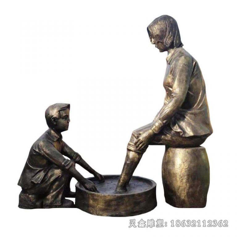 孝文化给妈妈洗脚广场铜雕