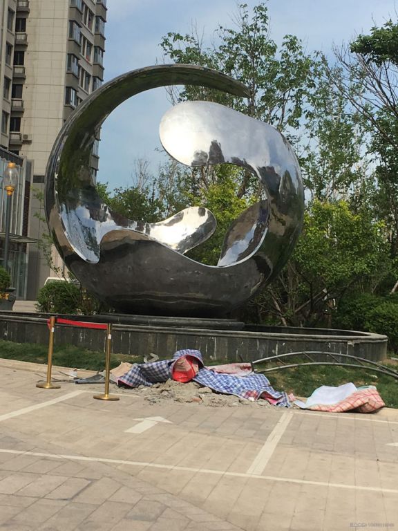 不锈钢抽象圆小区雕塑