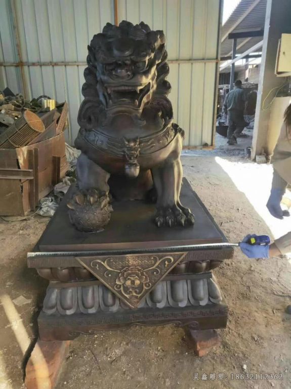 踩球狮子园林景观铜雕