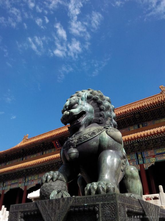 踩球狮子小区动物铜雕