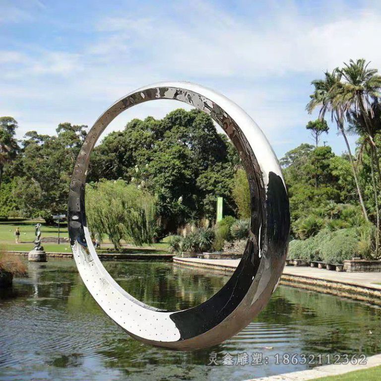 不锈钢镜面月亮园林雕塑