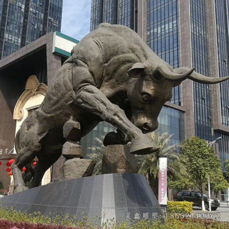 抽象动物牛城市铜雕