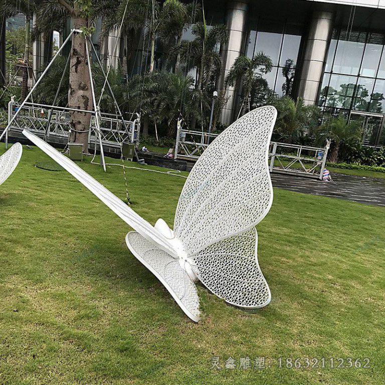 不锈钢镂空蝴蝶街边雕塑