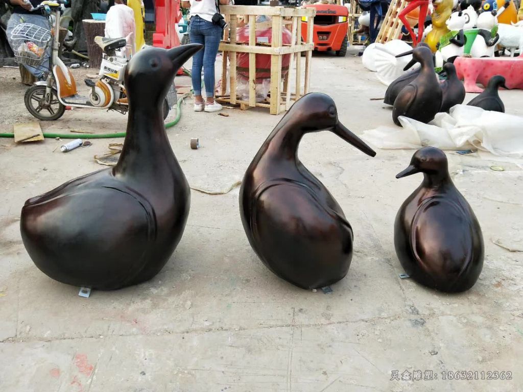 抽象鸭子广场景观铜雕