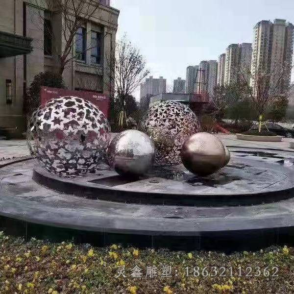 不锈钢镜面镂空球小区雕塑