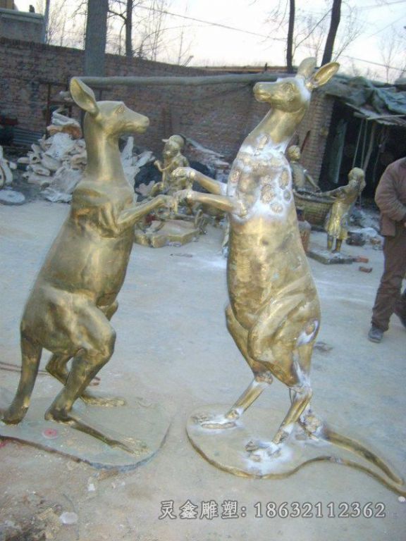 抽象袋鼠户外景观铜雕