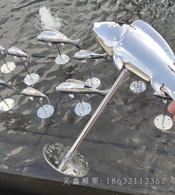 不锈钢镜面群鱼公园雕塑