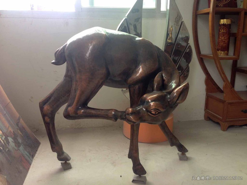 回头小鹿广场景观铜雕