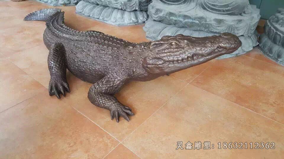 鳄鱼城市动物铜雕