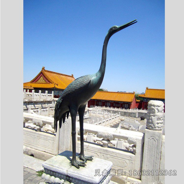 站姿仙鹤城市景观铜雕