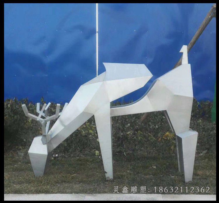 不锈钢吃草小鹿公园雕塑