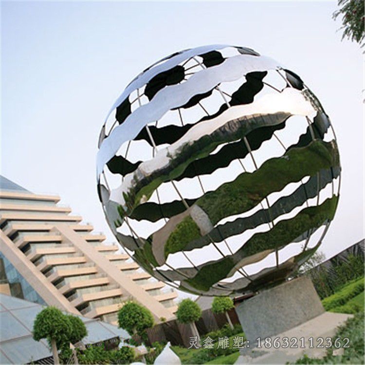 不锈钢镜面镂空球雕塑