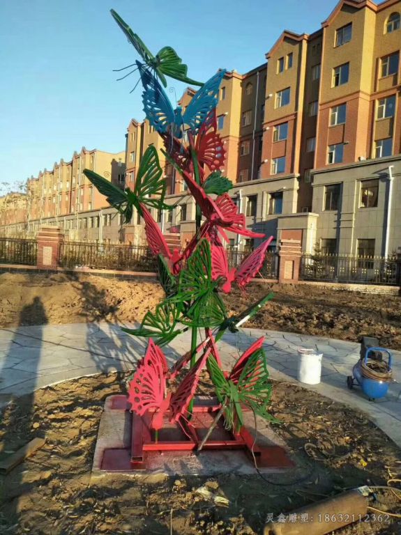 不锈钢彩绘抽象蝴蝶雕塑